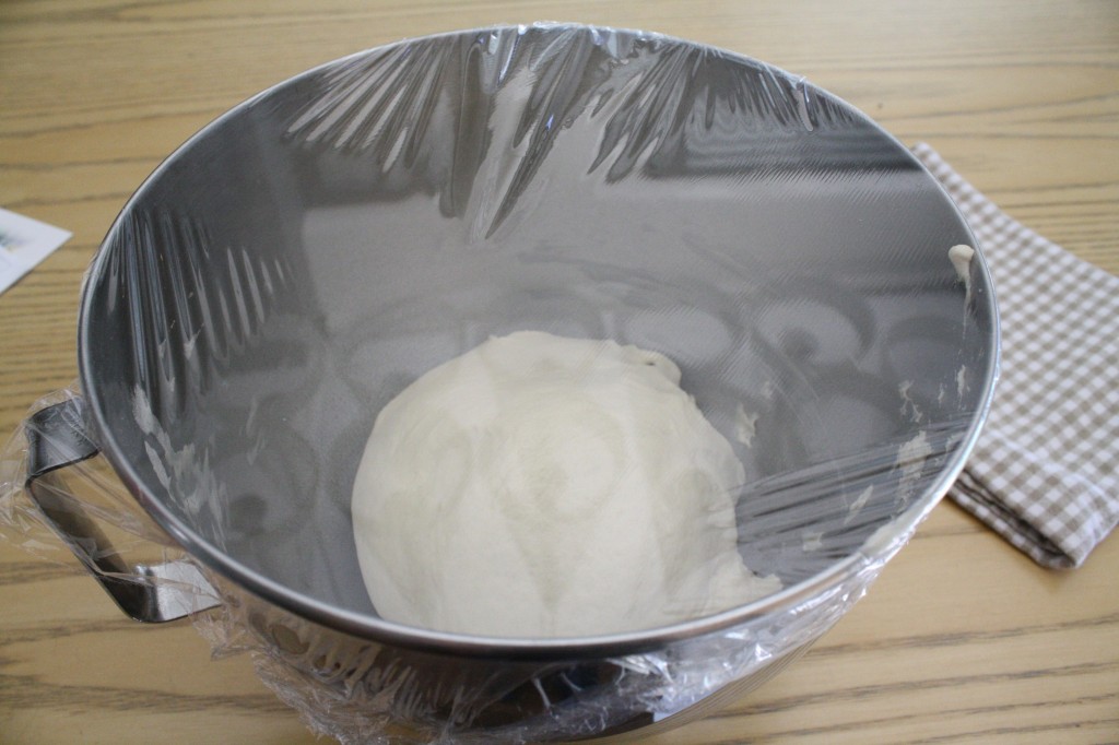 Throw the elastic soft dough into an oiled bowl. Cover with cling film to rise.